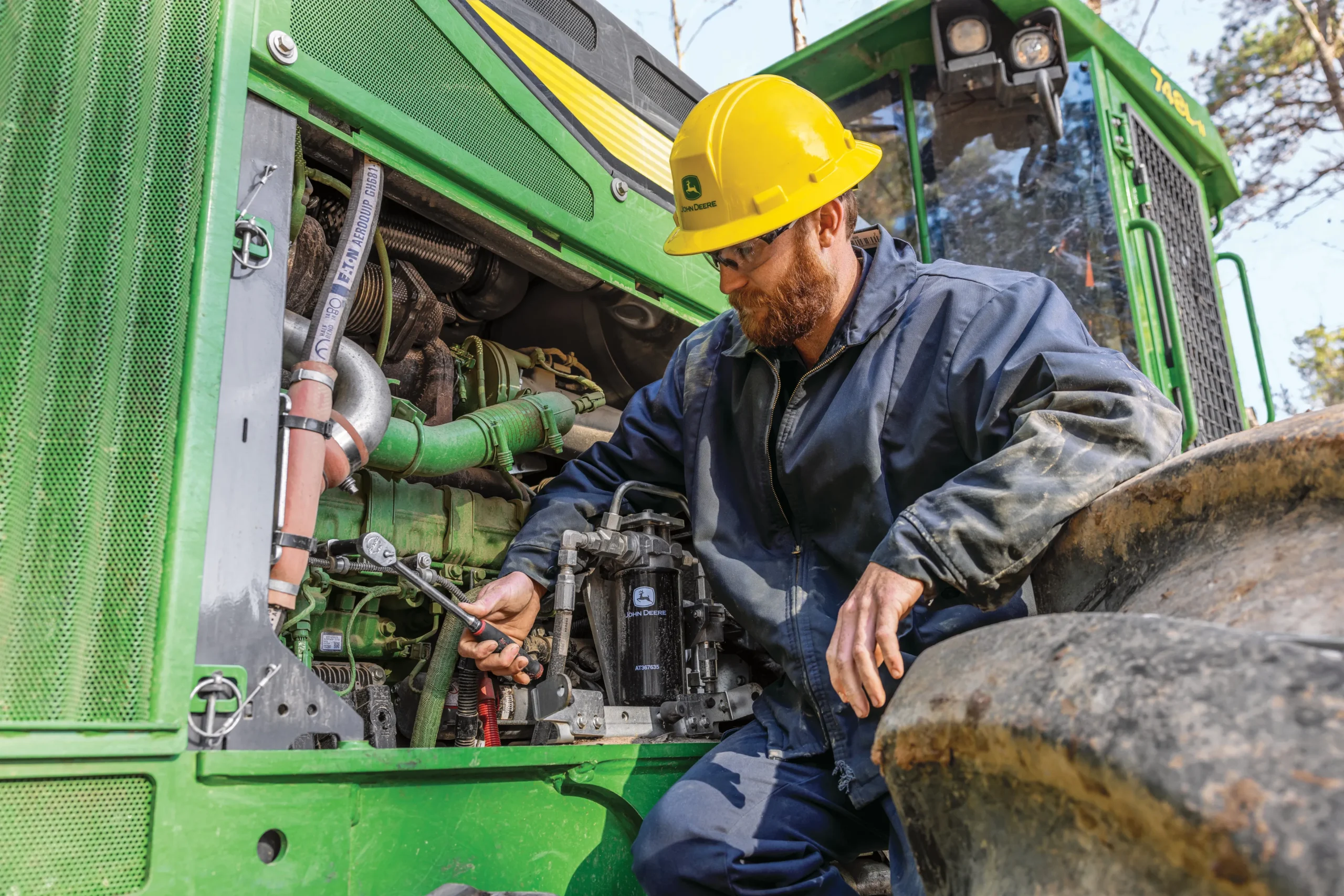 Papé Construction & Forestry technician performing service