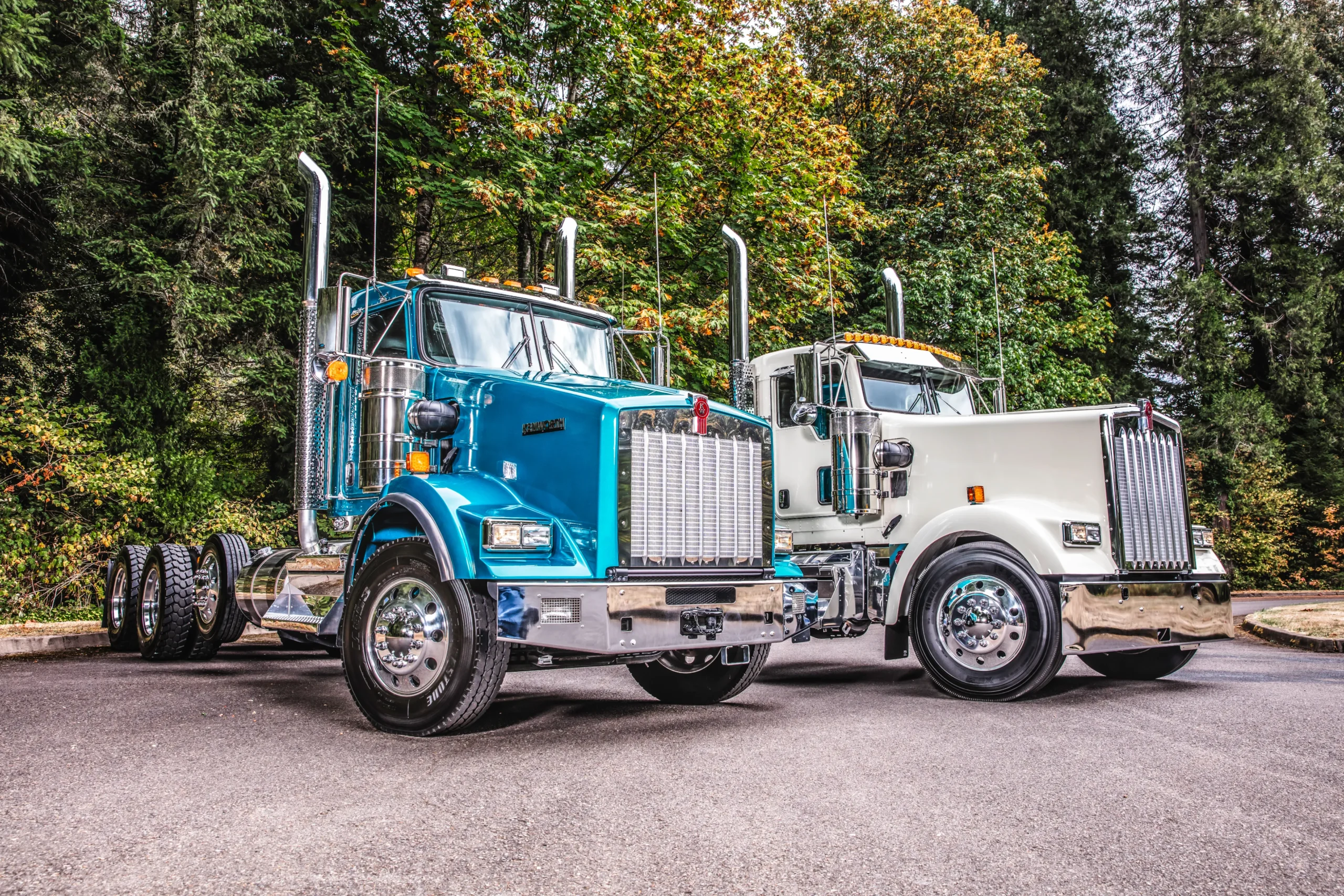 Papé Kenworth trucks side-by-side